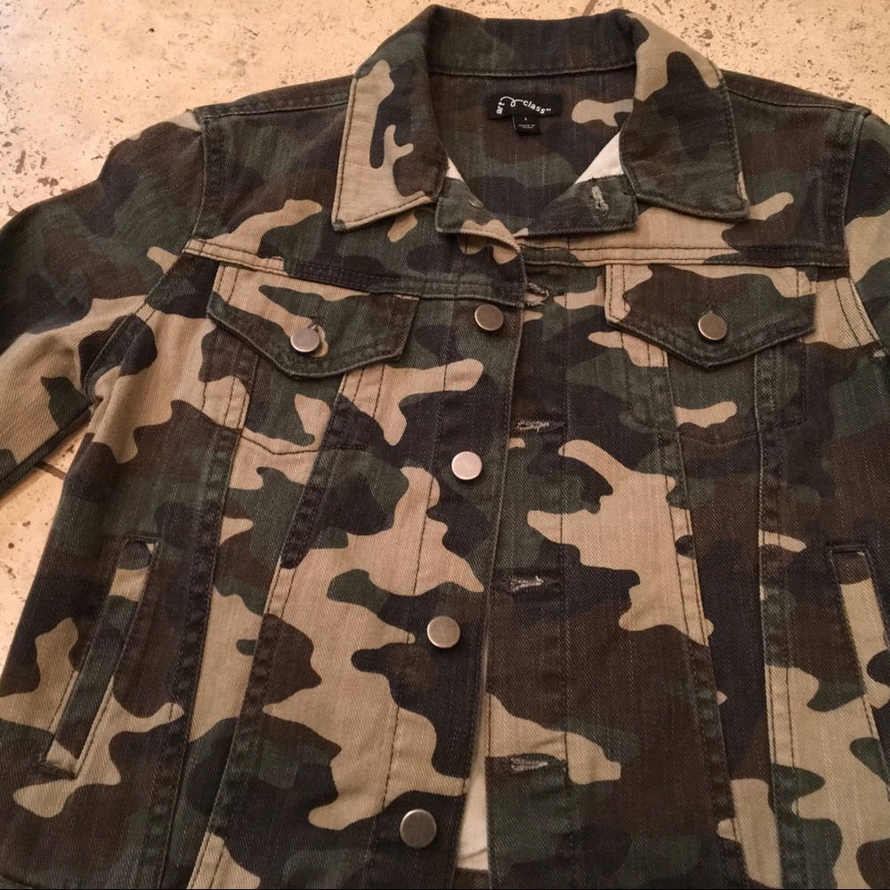 Girls small camo denim jacket - Picture 7 of 7